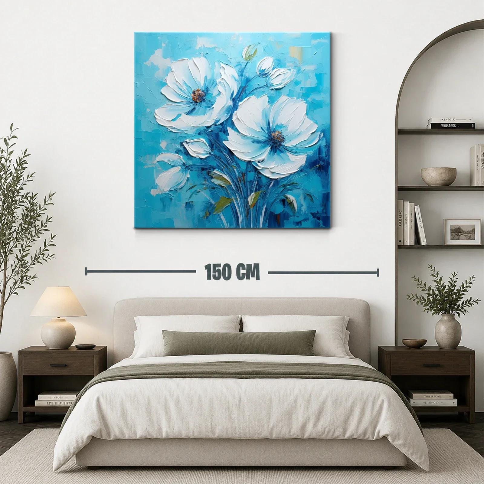 Flores blancas vibrantes sobre fondo azul intenso — miniatura 3