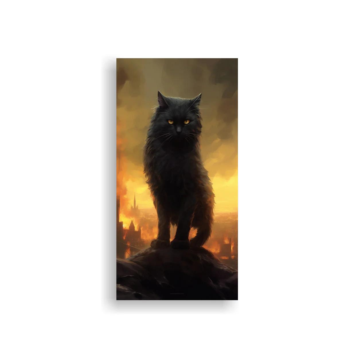 Cuadro gato negro de pelo largo sobre roca con ciudad en sombras