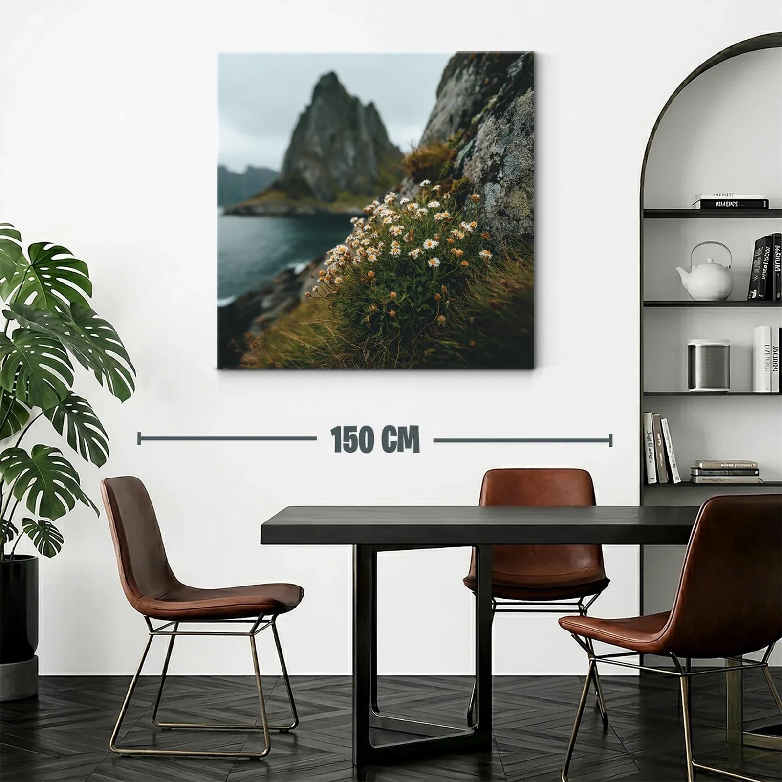 Flores silvestres junto al mar y acantilados brumosos — miniatura 2