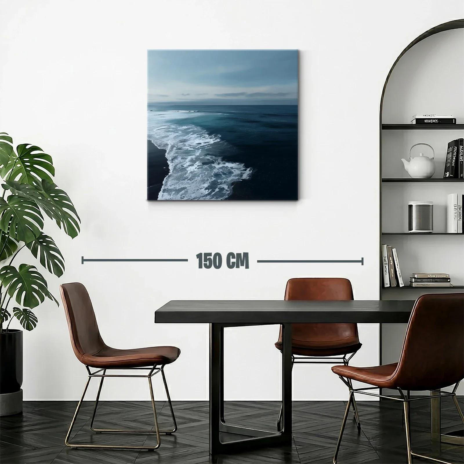 Mar en calma al atardecer con oleaje suave y cielo azul — miniatura 2