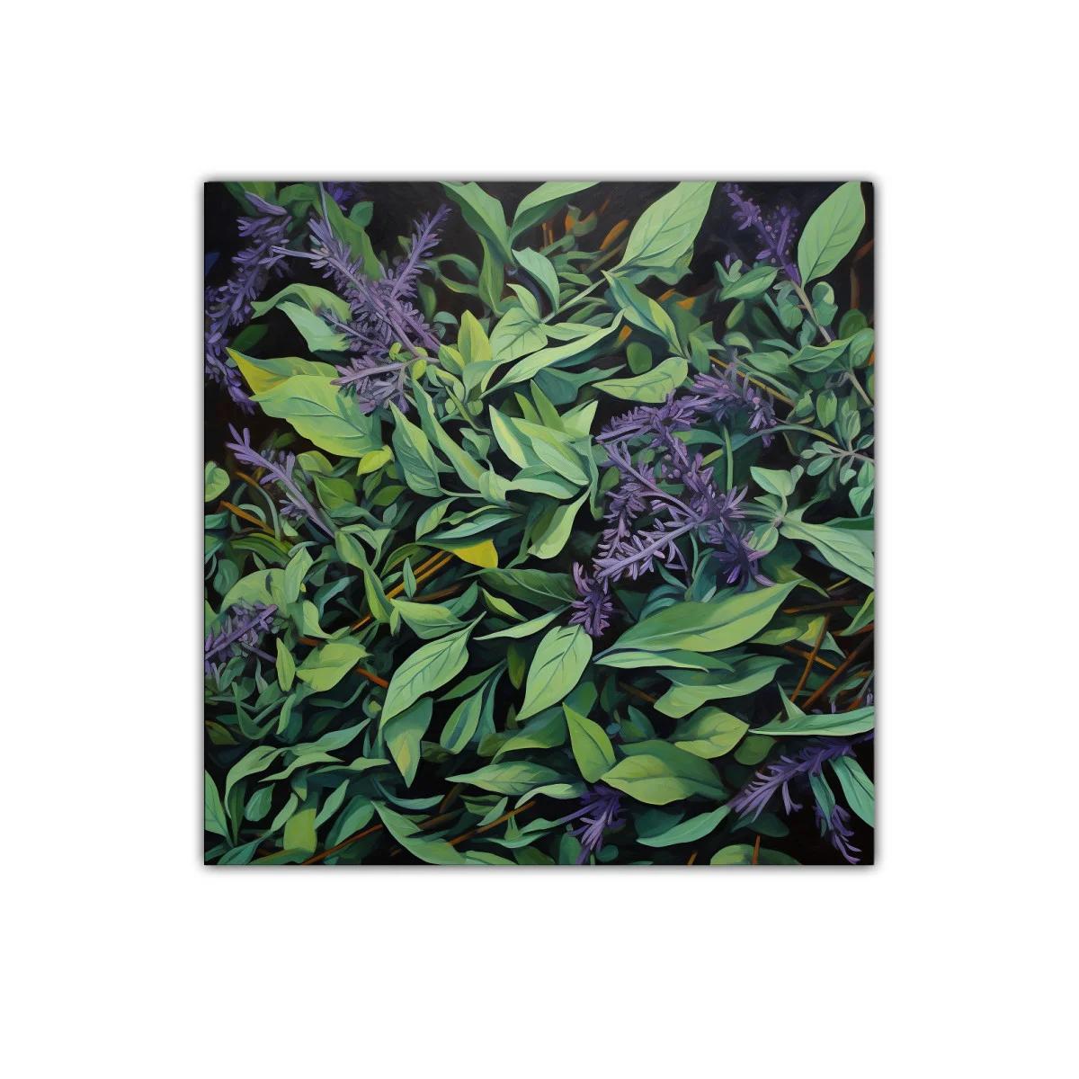 Densa composición de hojas verdes y flores moradas vibrantes — imagen principal