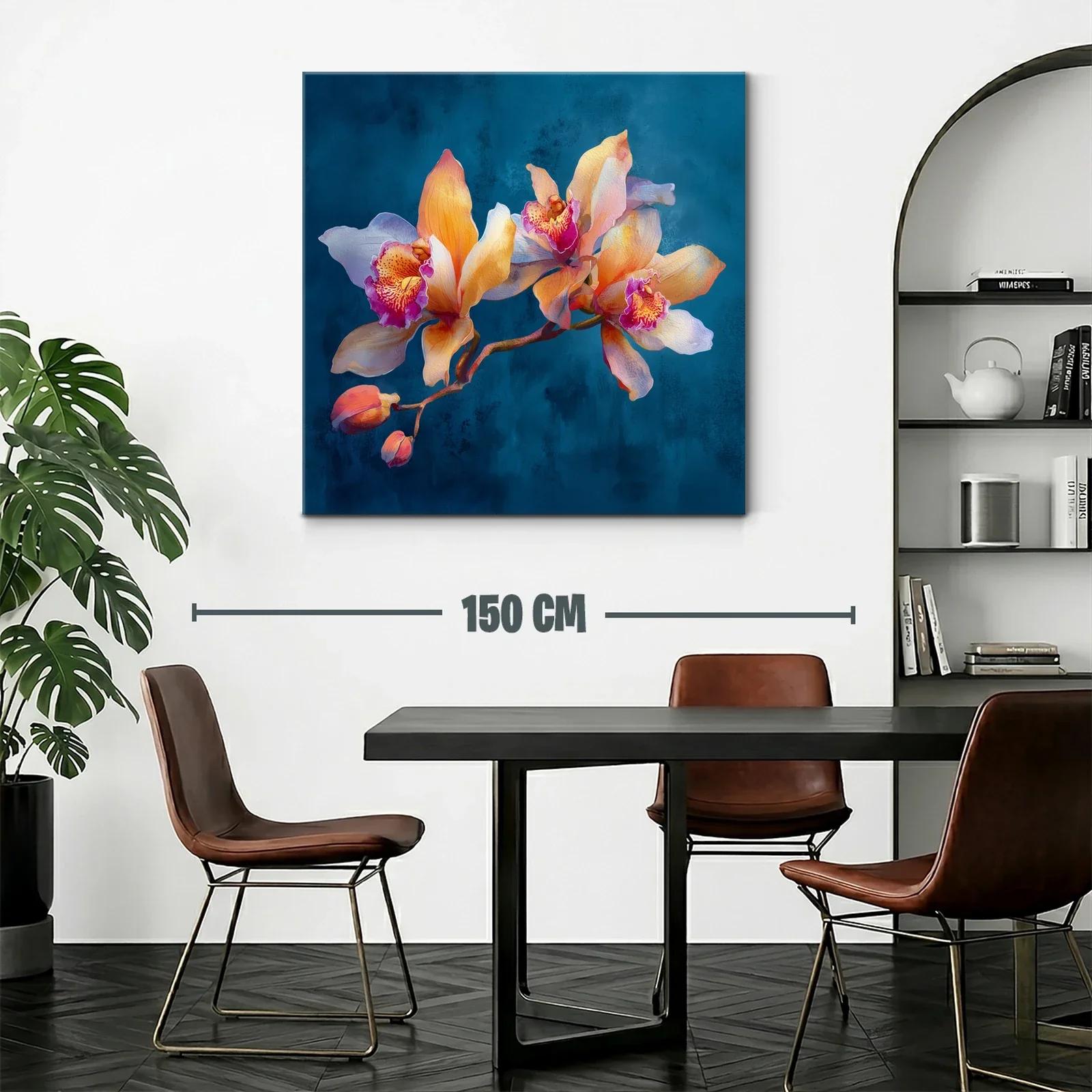 Elegancia floral en tonos cálidos sobre fondo azul profundo — miniatura 2