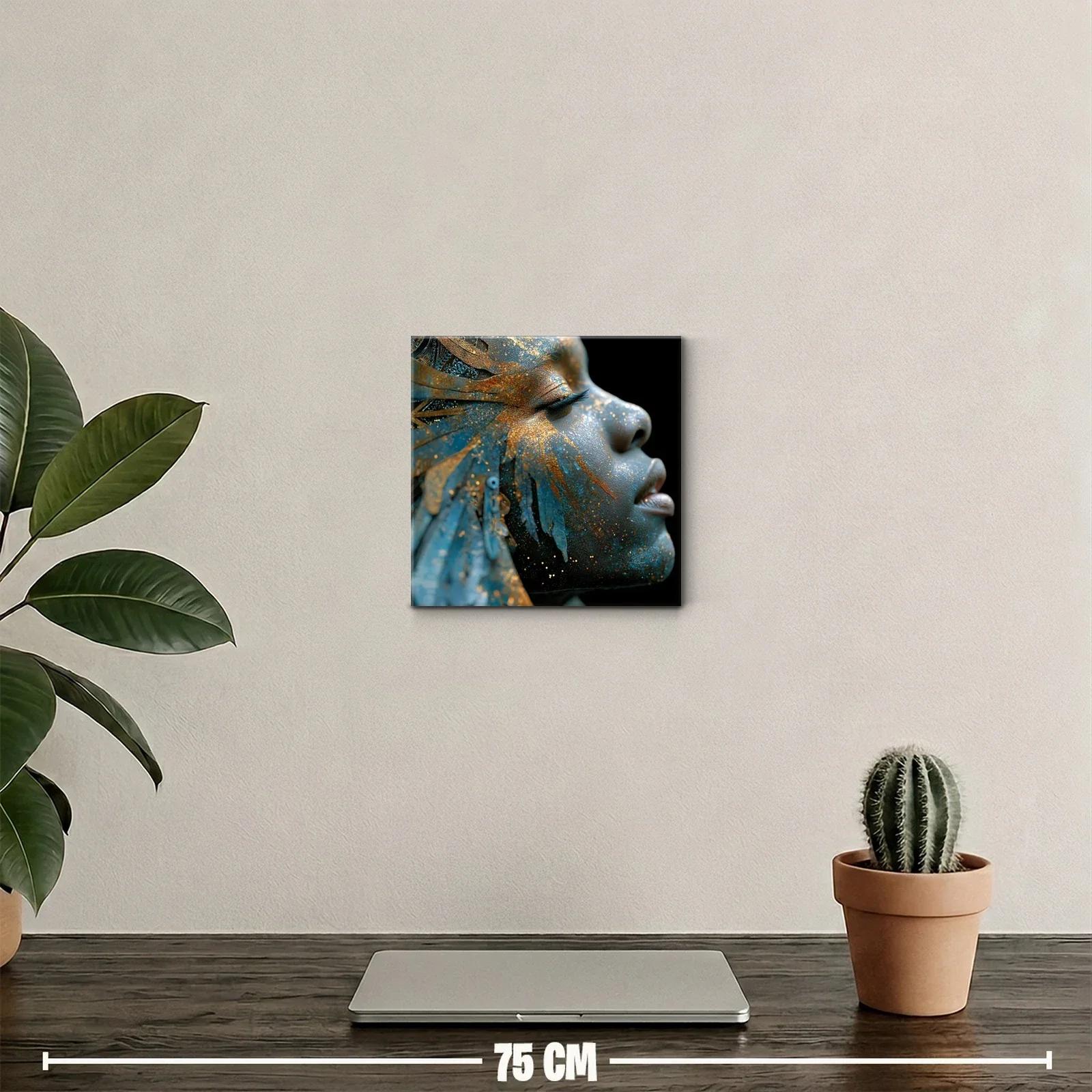 Rostro artístico con detalles dorados y tonos azules — miniatura 2