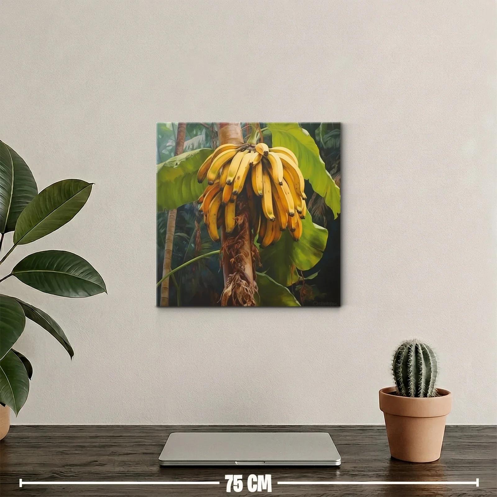 Racimo de plátanos colgando en un entorno selvático — miniatura 2