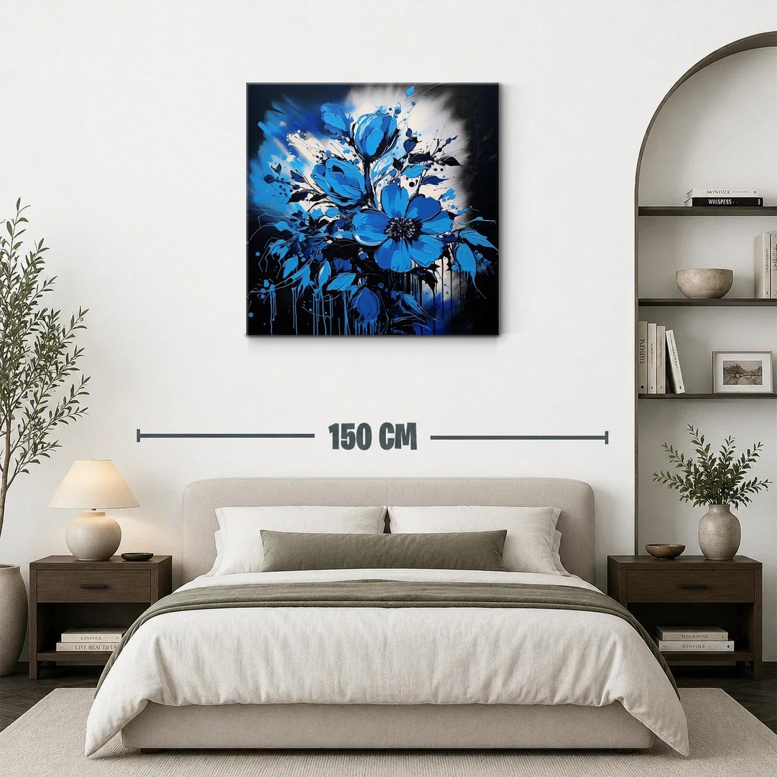 Flores azules vibrantes en contraste oscuro — miniatura 3