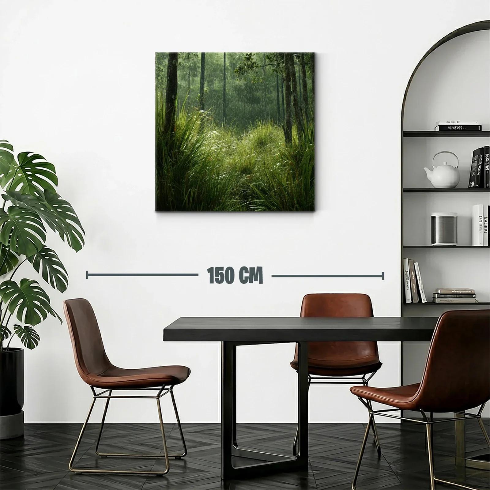 Bosque bajo la lluvia con vegetación luminosa y fresca — miniatura 2