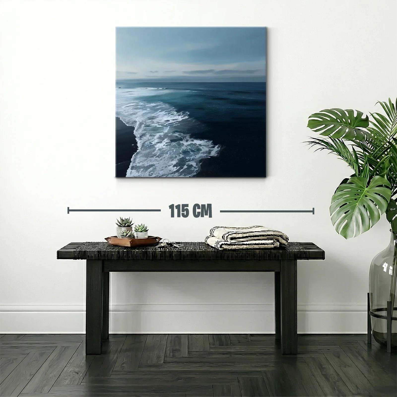 Mar en calma al atardecer con oleaje suave y cielo azul — miniatura 2