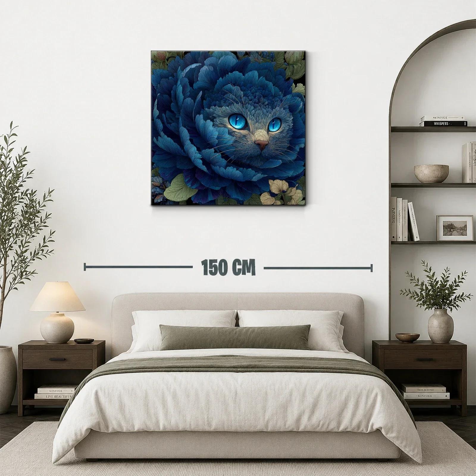 Gato entre pétalos azules con mirada hipnótica y detalle floral — miniatura 3