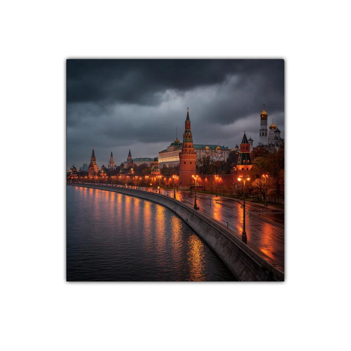 Anochecer en la fortaleza histórica con luces reflejadas — imagen principal