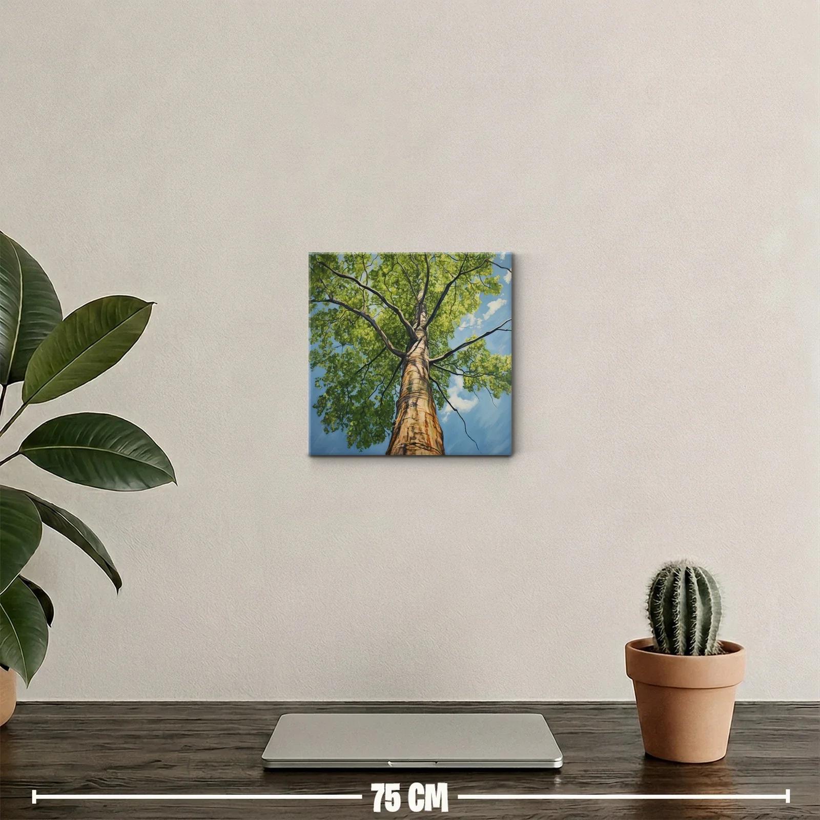 Imponente árbol con copa en cielo azul brillante — miniatura 2