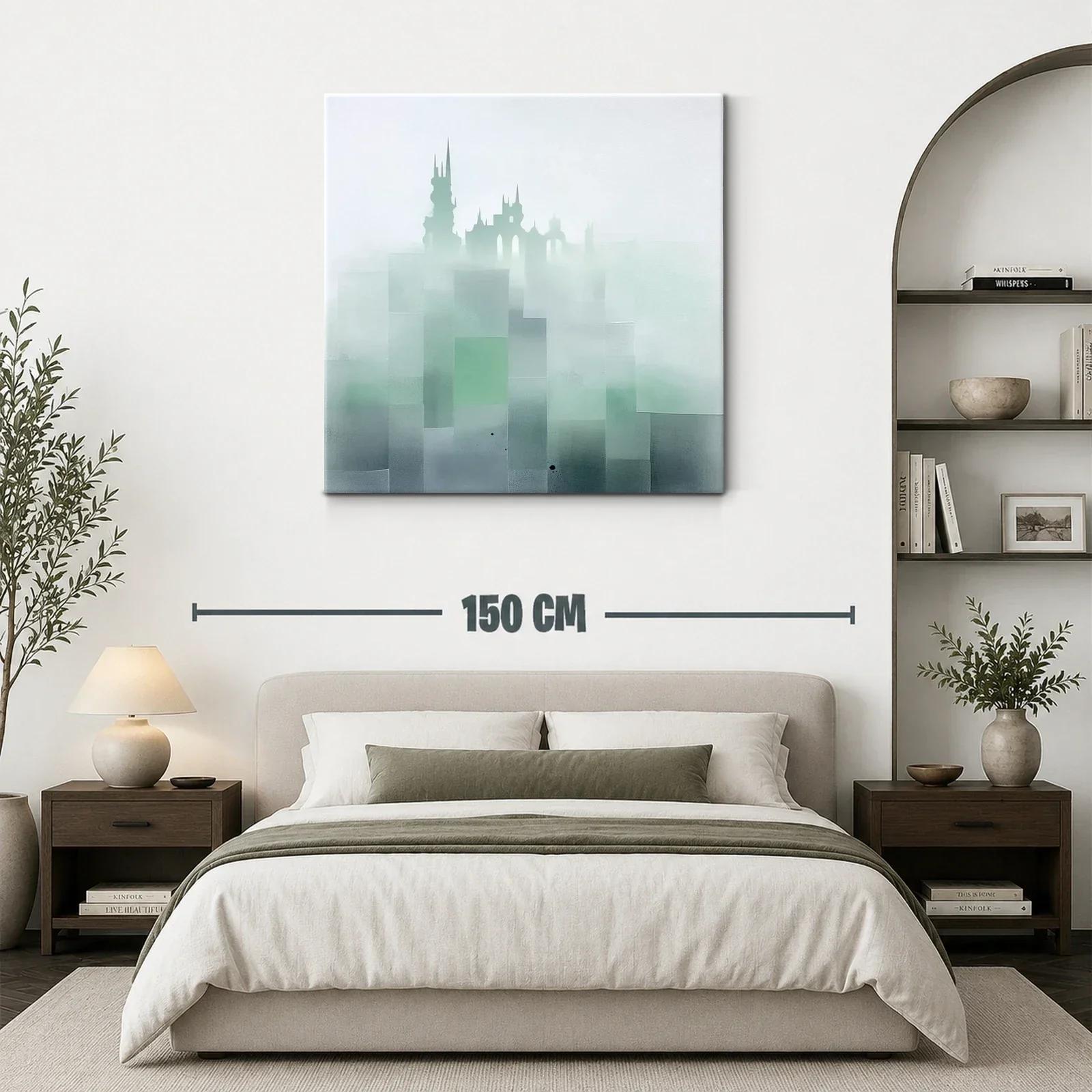 Paisaje urbano con silueta de castillo entre niebla suave — miniatura 3