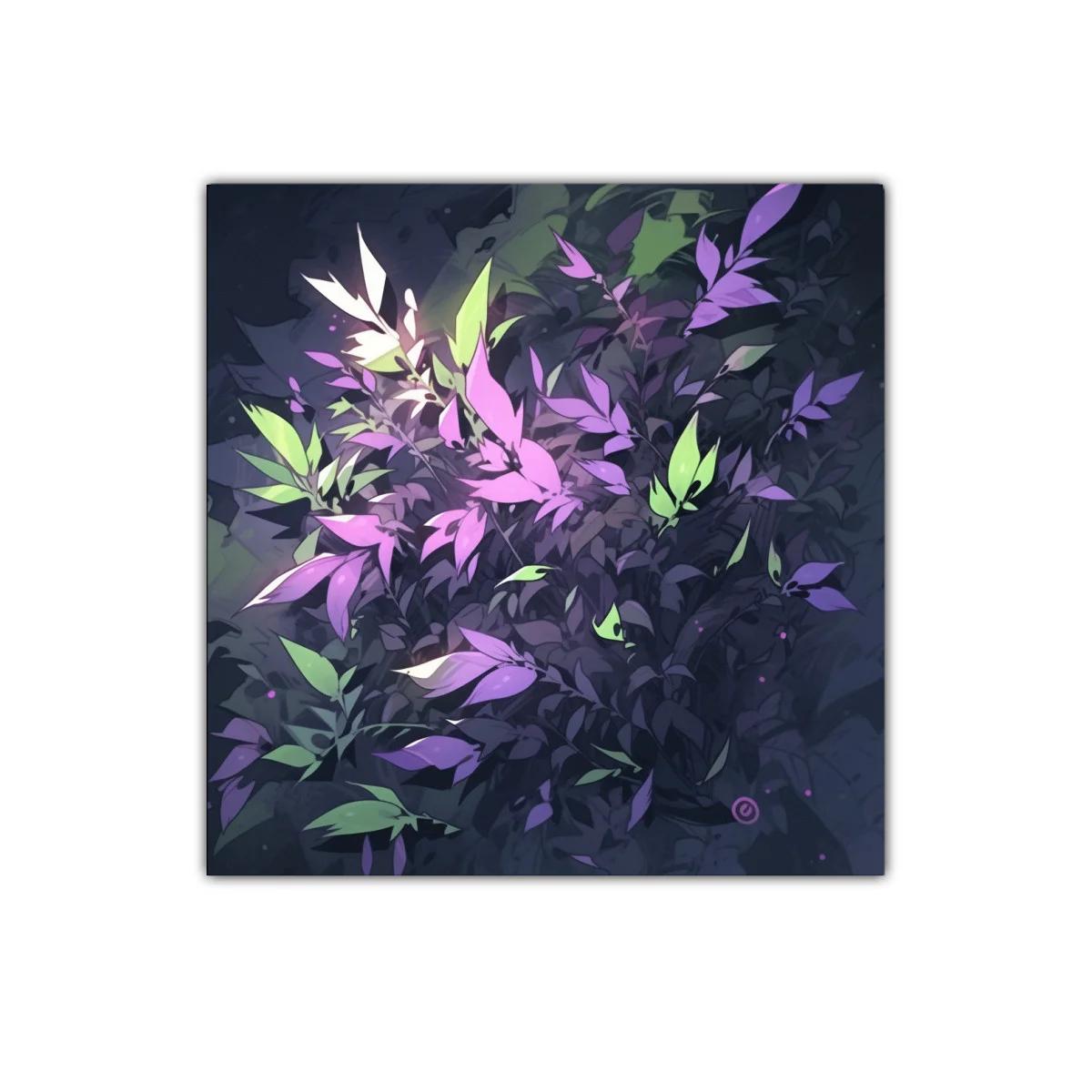 Floración nocturna en tonos morados y verdes vibrantes — imagen principal