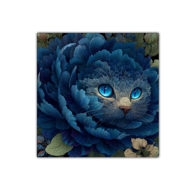 Gato entre pétalos azules con mirada hipnótica y detalle floral