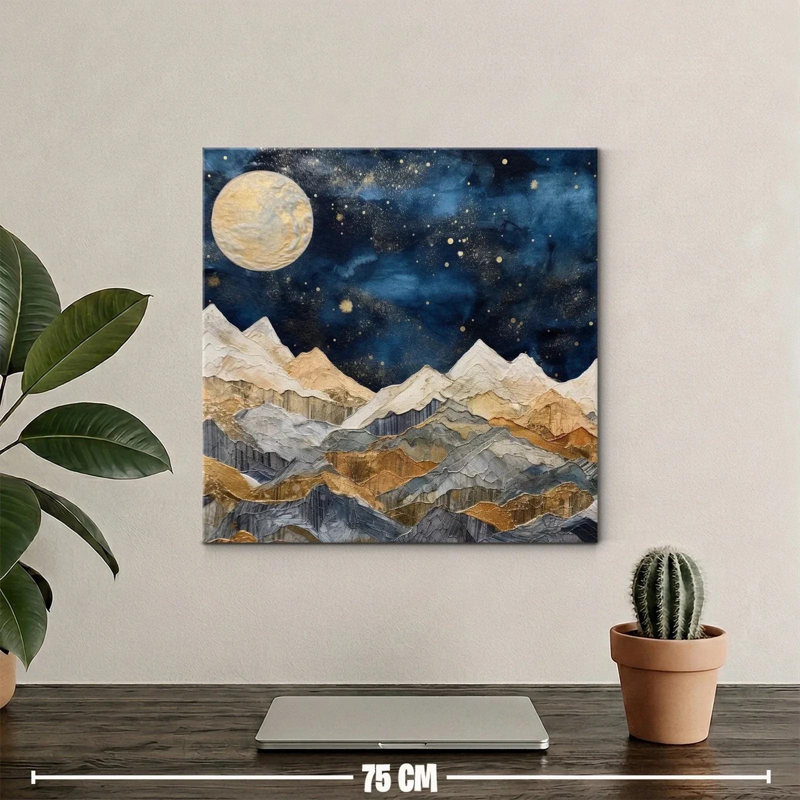Montañas doradas bajo un cielo estrellado nocturno — miniatura 2