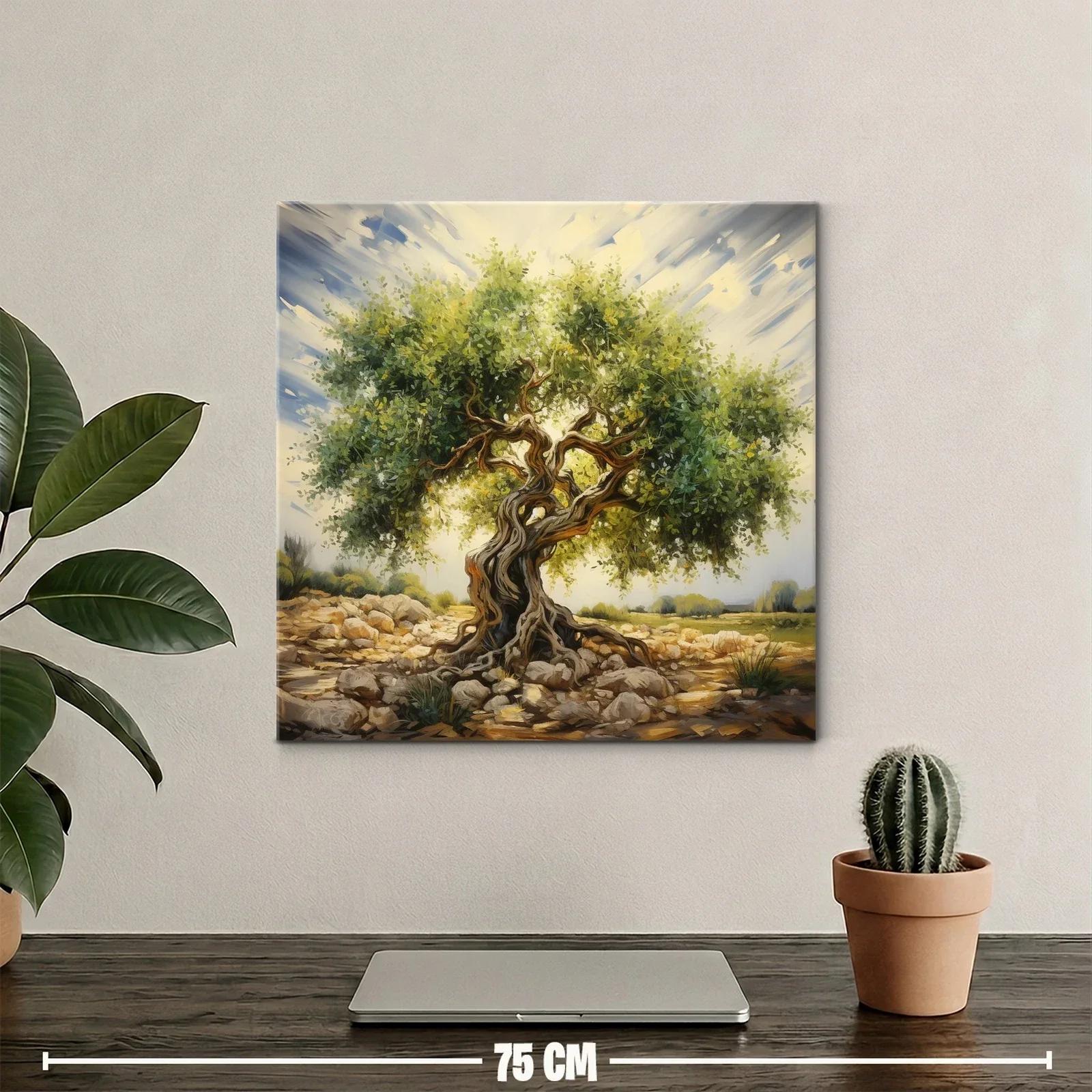 Árbol antiguo con ramas retorcidas y follaje exuberante — miniatura 2