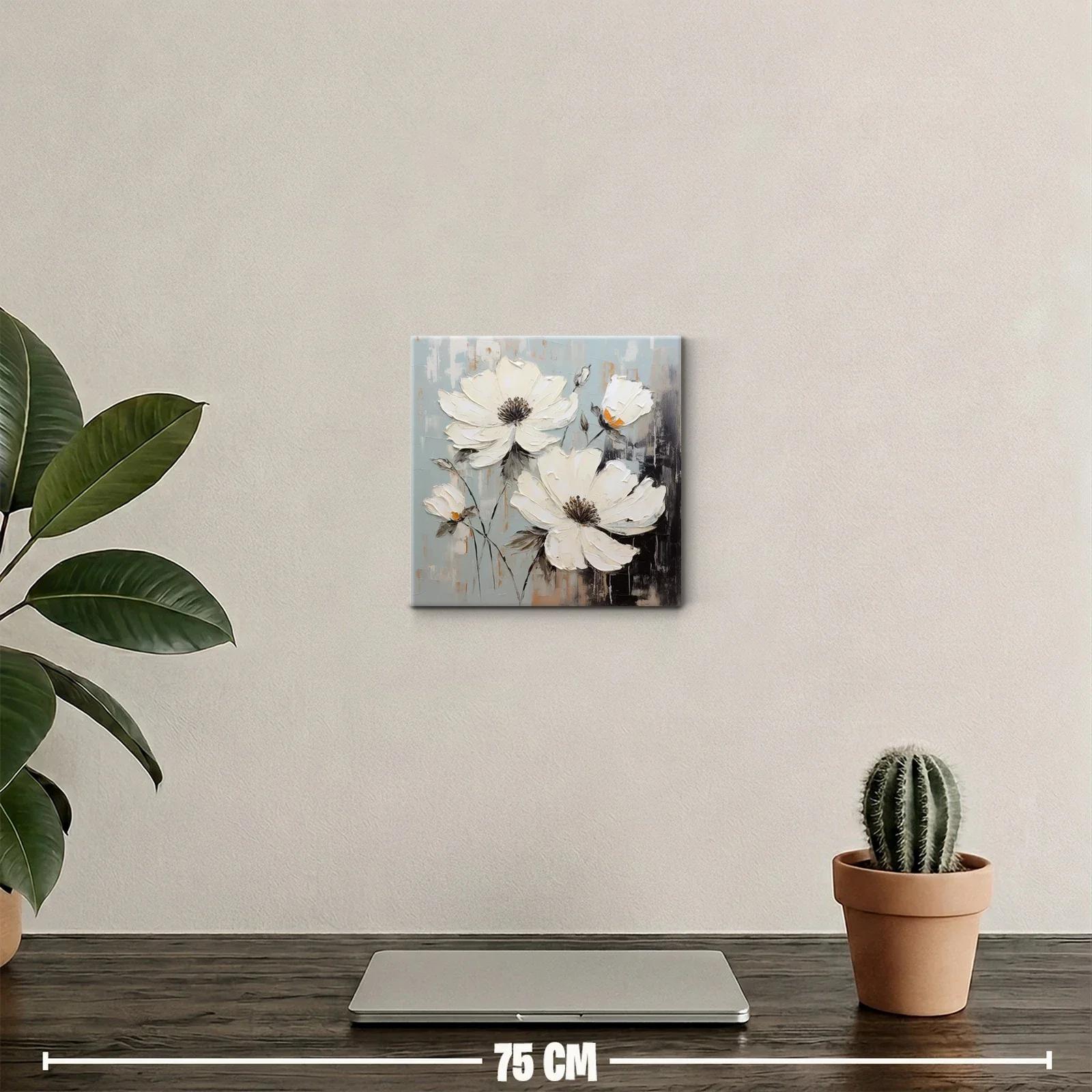 Flores blancas sobre fondo gris con toques ocres suaves — miniatura 2