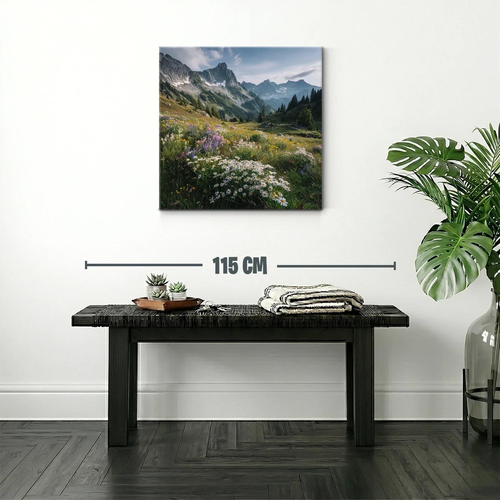 Pradera de flores silvestres con montaña al fondo — miniatura 2