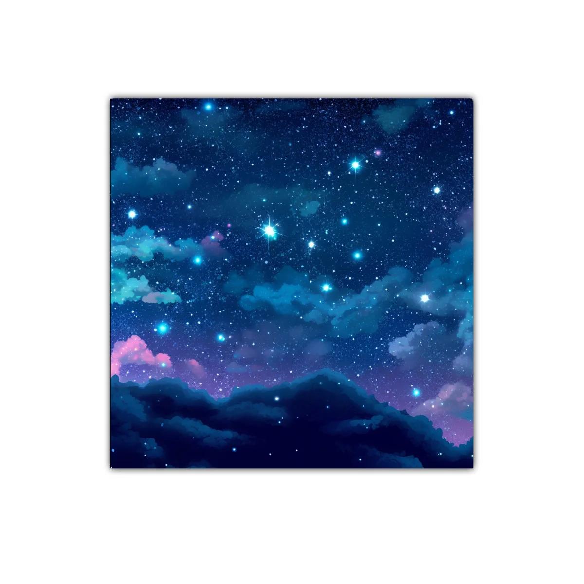 Cielo estrellado con nubes en tonos azules y morados