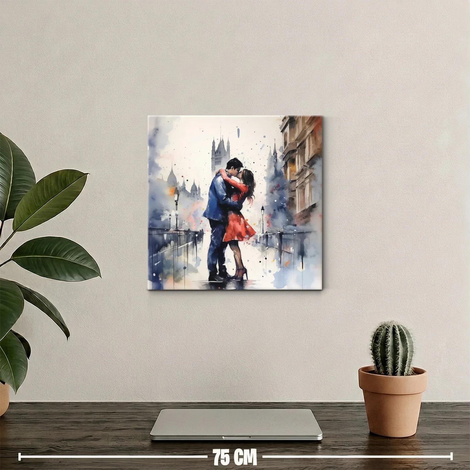 Romántico abrazo en la ciudad entre luces y sombras — miniatura 2