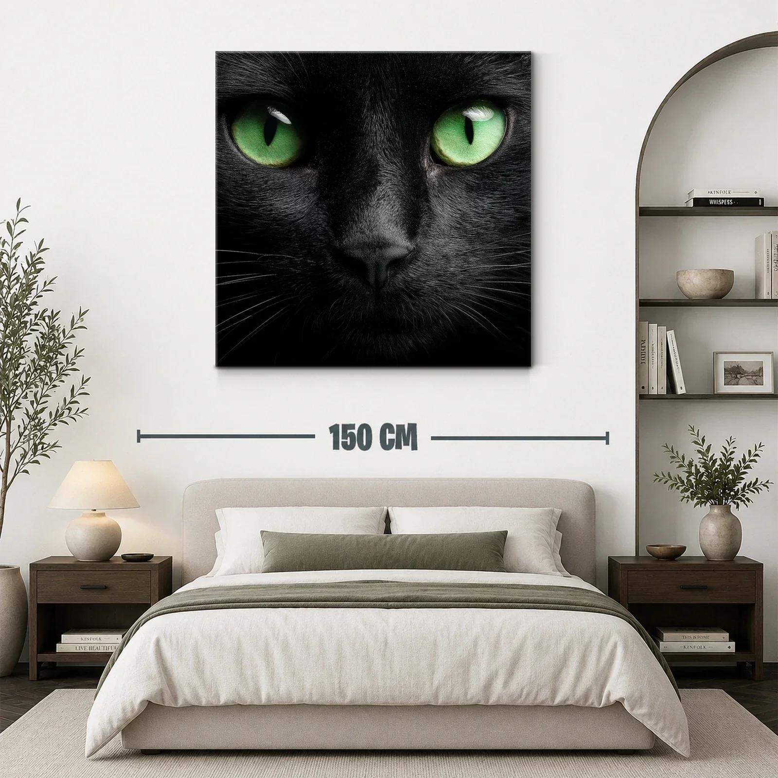 Impactante rostro de gato negro con ojos verdes intensos — miniatura 3
