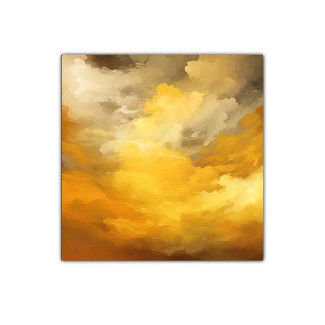 Atardecer dorado con nubes en movimiento y luz cálida