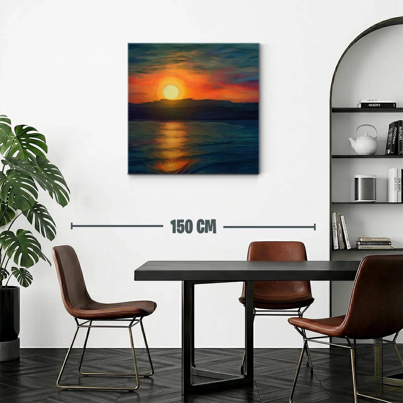 Atardecer luminoso sobre el mar y montañas oscuras — miniatura 2