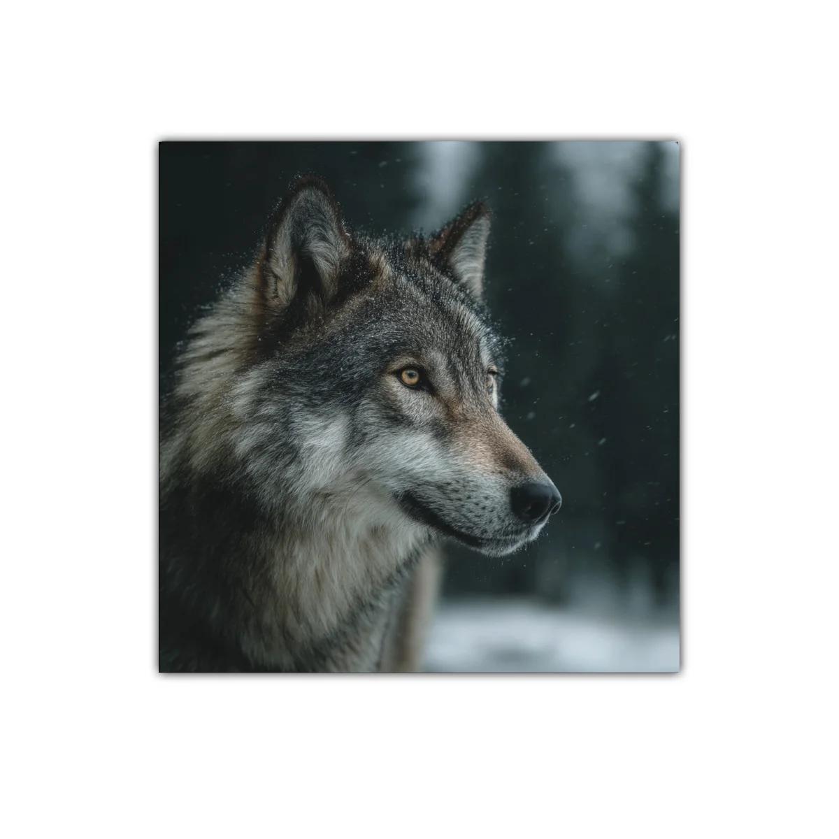 Retrato de lobo en ambiente invernal con mirada intensa