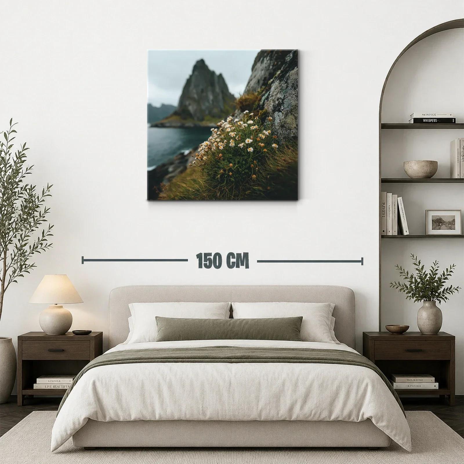 Flores silvestres junto al mar y acantilados brumosos — miniatura 3