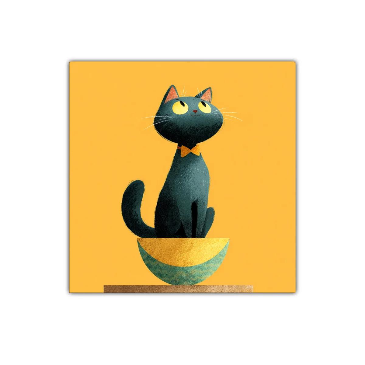 Encantador gato negro en cuenco sobre fondo amarillo vivo — imagen principal