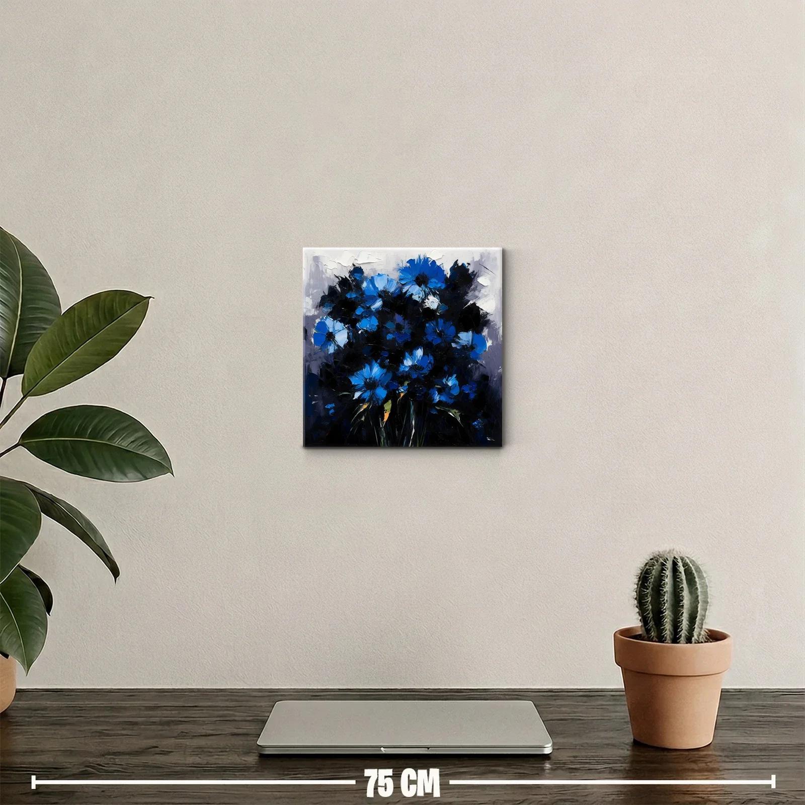 Ramo de flores azules vibrantes sobre fondo oscuro — miniatura 2