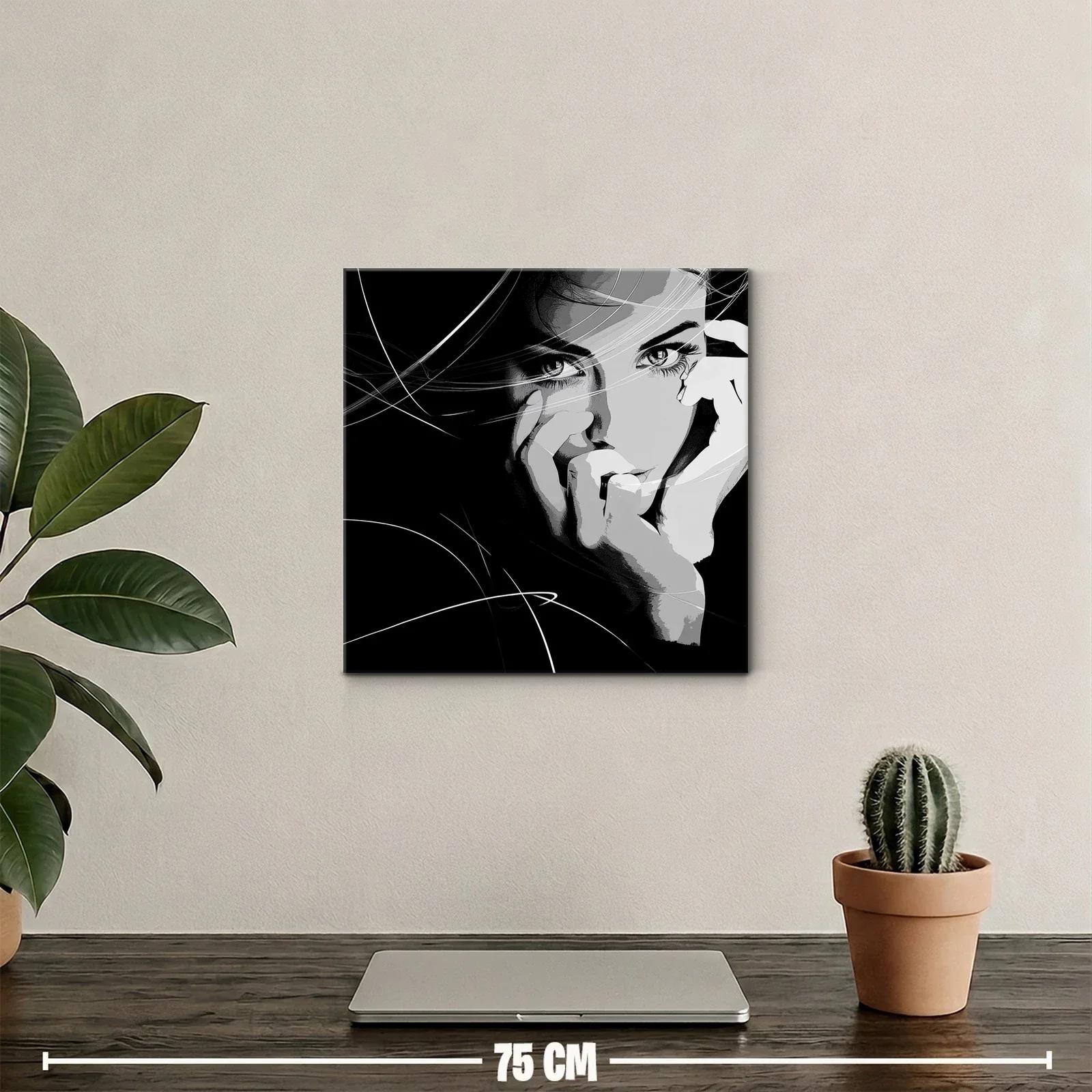 Retrato femenino en blanco y negro con expresión intensa — miniatura 2