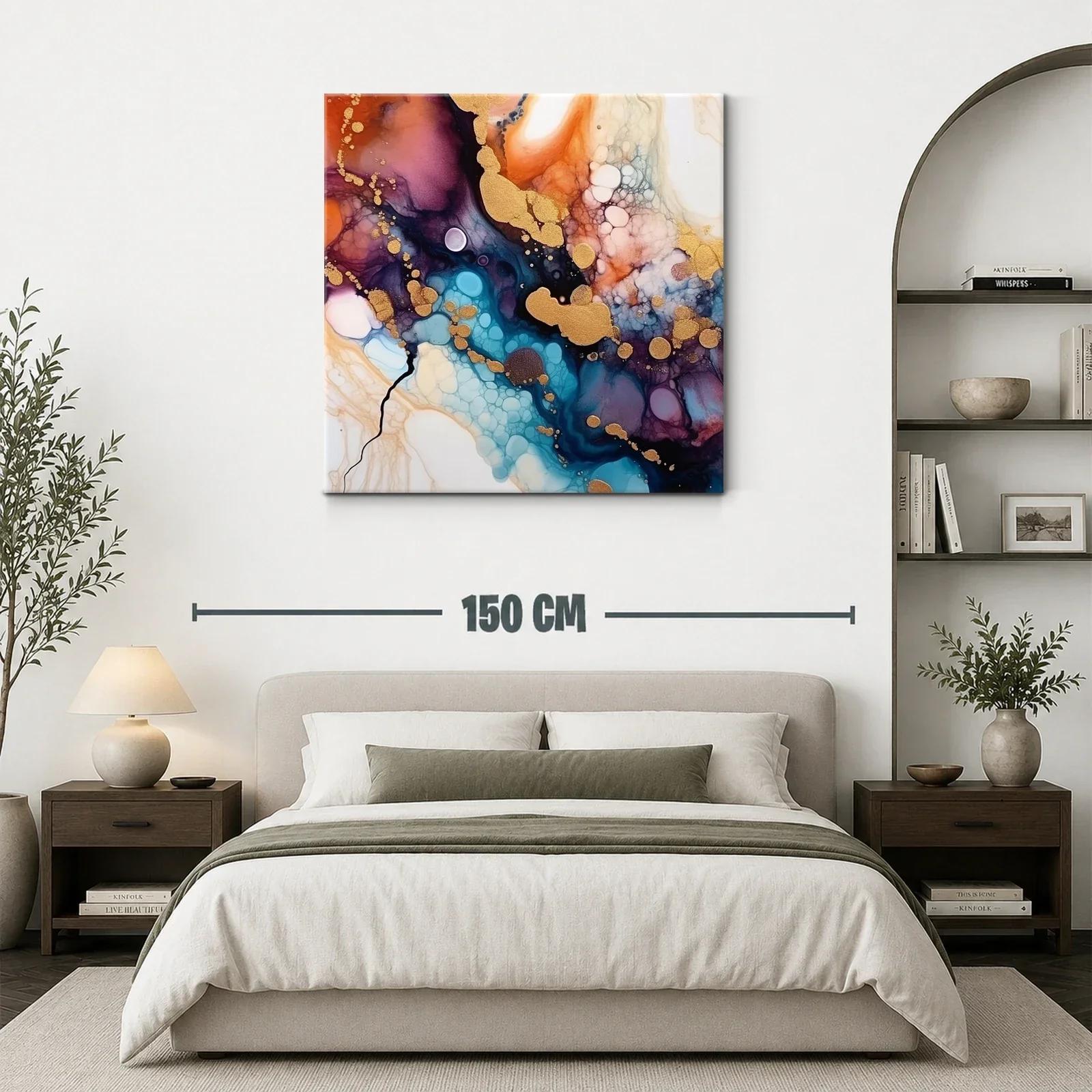 Abstracción vibrante con tonos cálidos y detalles dorados — miniatura 3