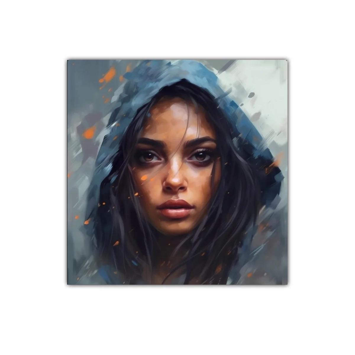 Mirada intensa con capucha azul sobre fondo abstracto — imagen principal