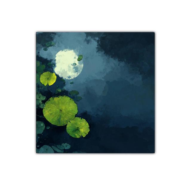 Luz de luna reflejada entre hojas verdes de nenúfares