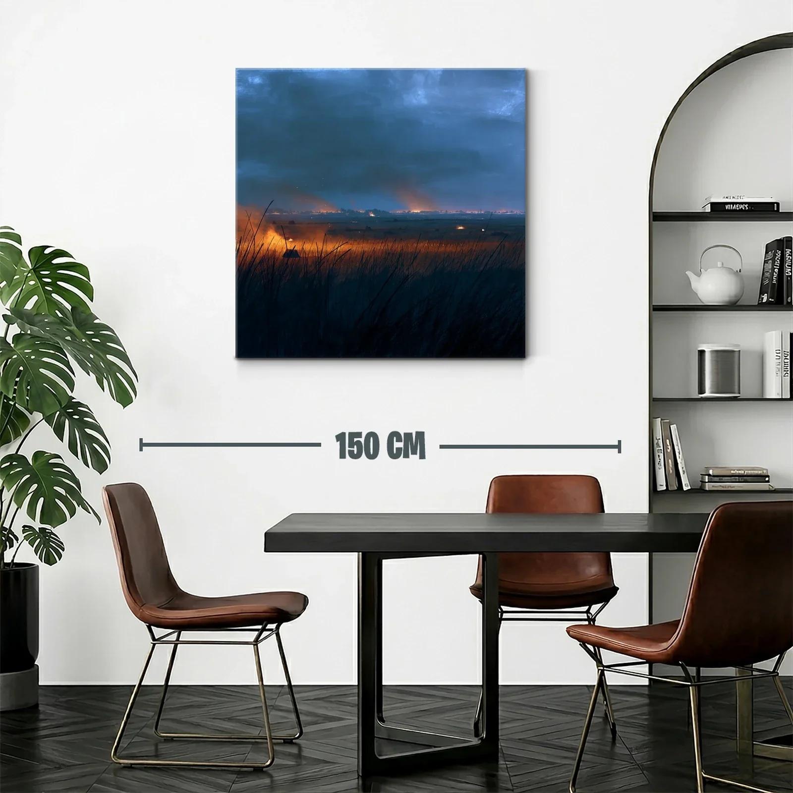 Atardecer en campos con llamas naranja y cielo azul oscuro — miniatura 2