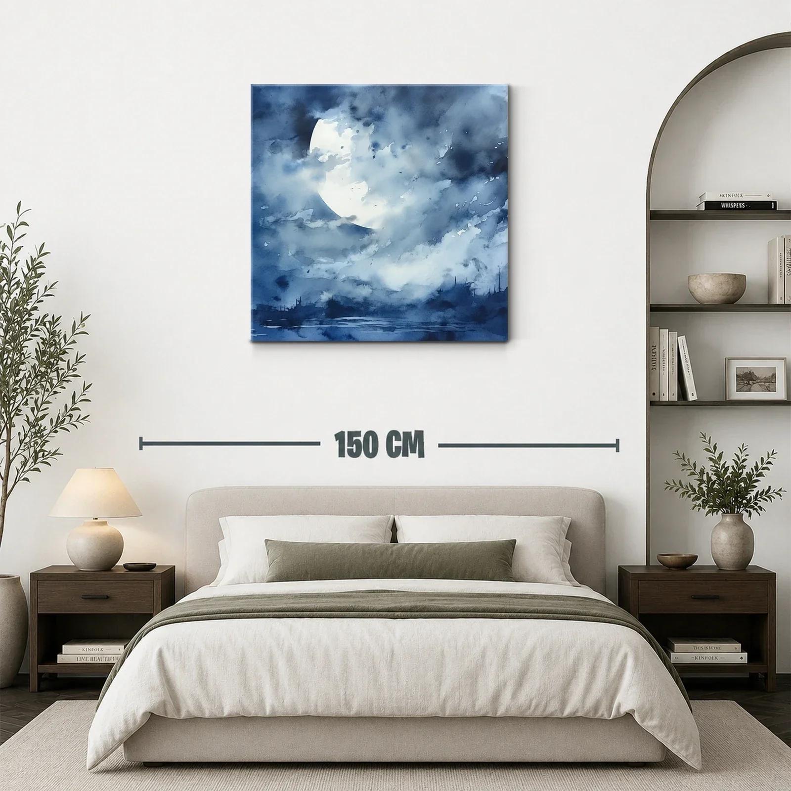 Luna llena entre nubes en cielo nocturno azul — miniatura 3