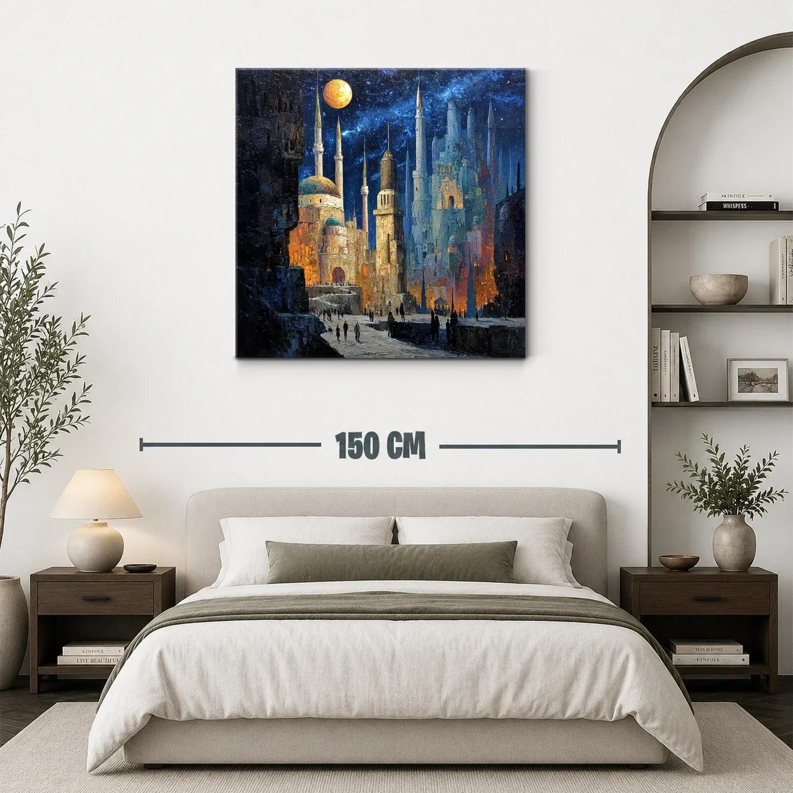 Paisaje urbano nocturno con luna brillante y edificios antiguos — miniatura 3