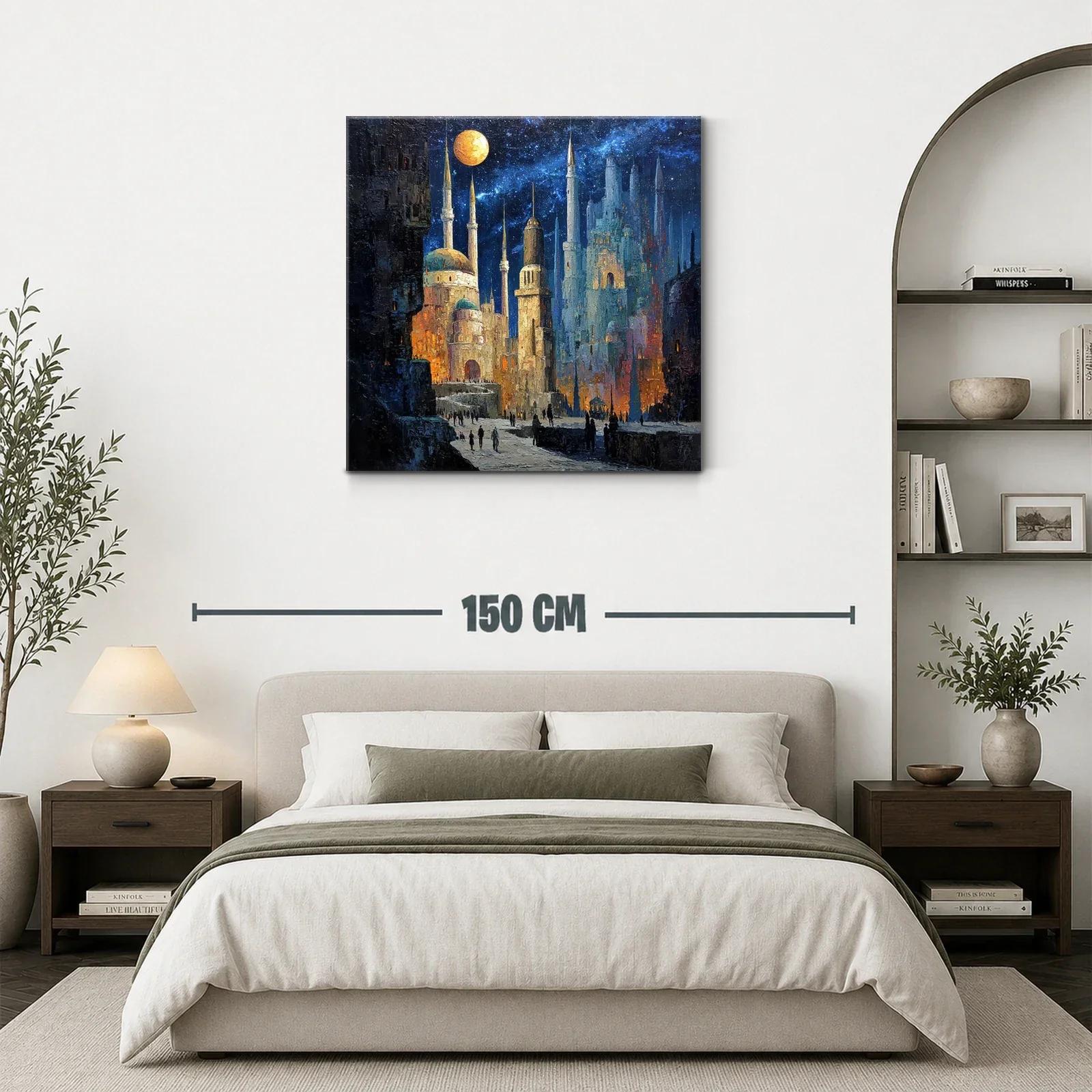 Paisaje urbano nocturno con luna brillante y edificios antiguos — miniatura 3