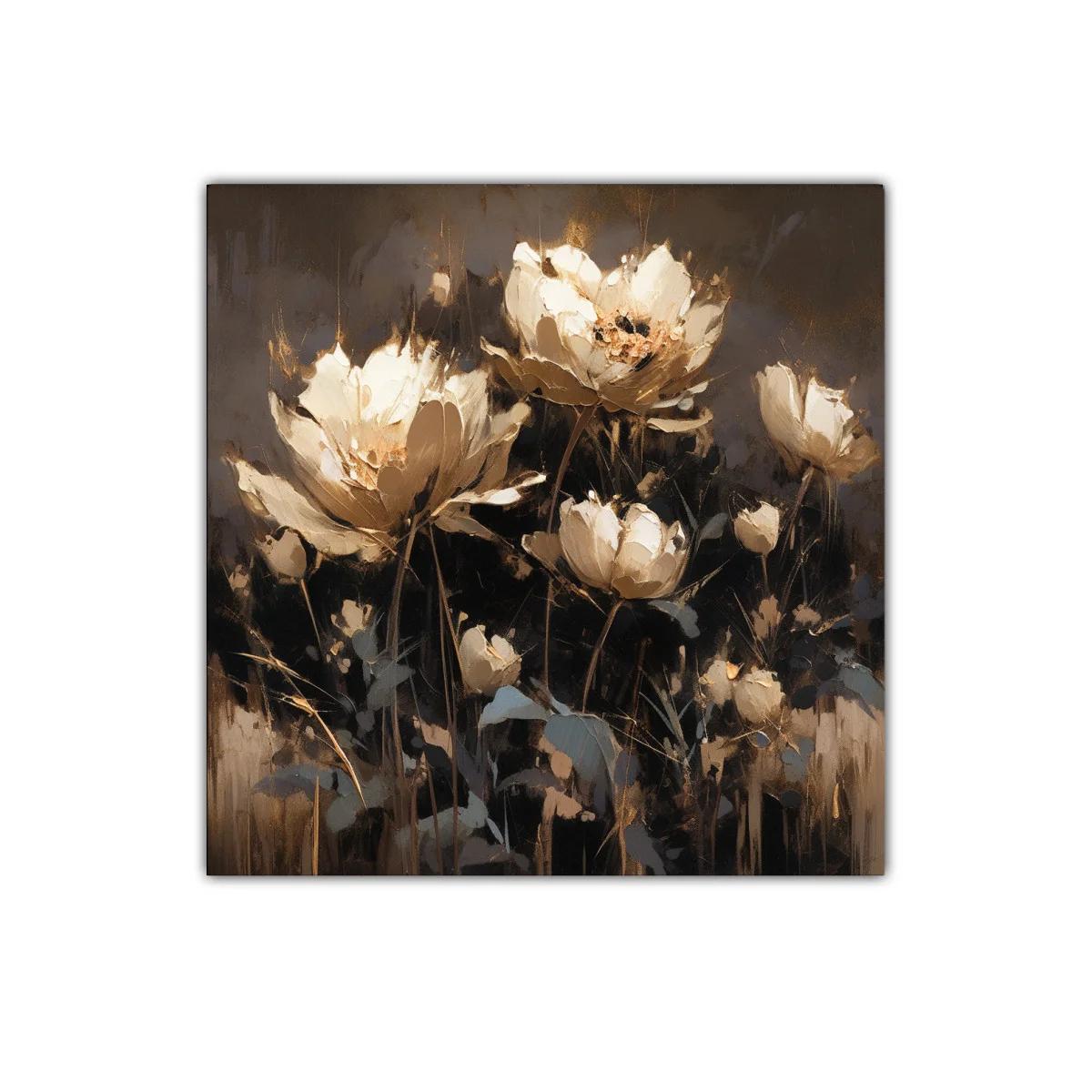 Flores doradas sobre fondo oscuro con delicados detalles