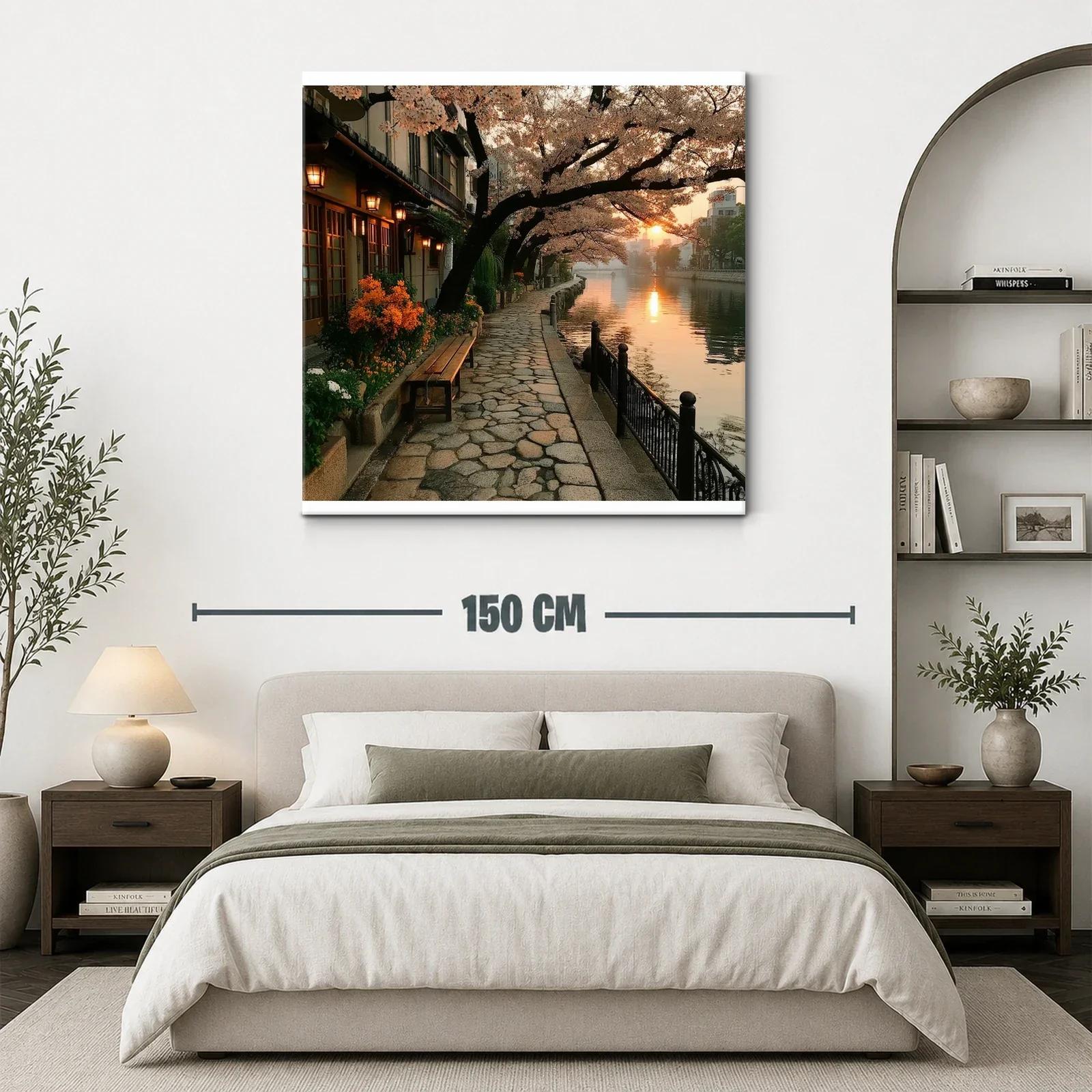 Camino junto al río al atardecer con cerezos en flor — miniatura 3
