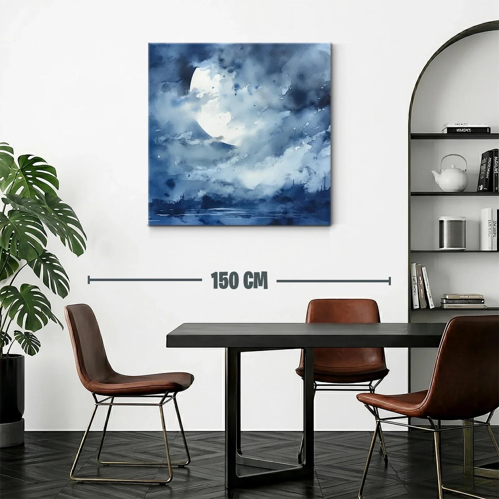 Luna llena entre nubes en cielo nocturno azul — miniatura 2