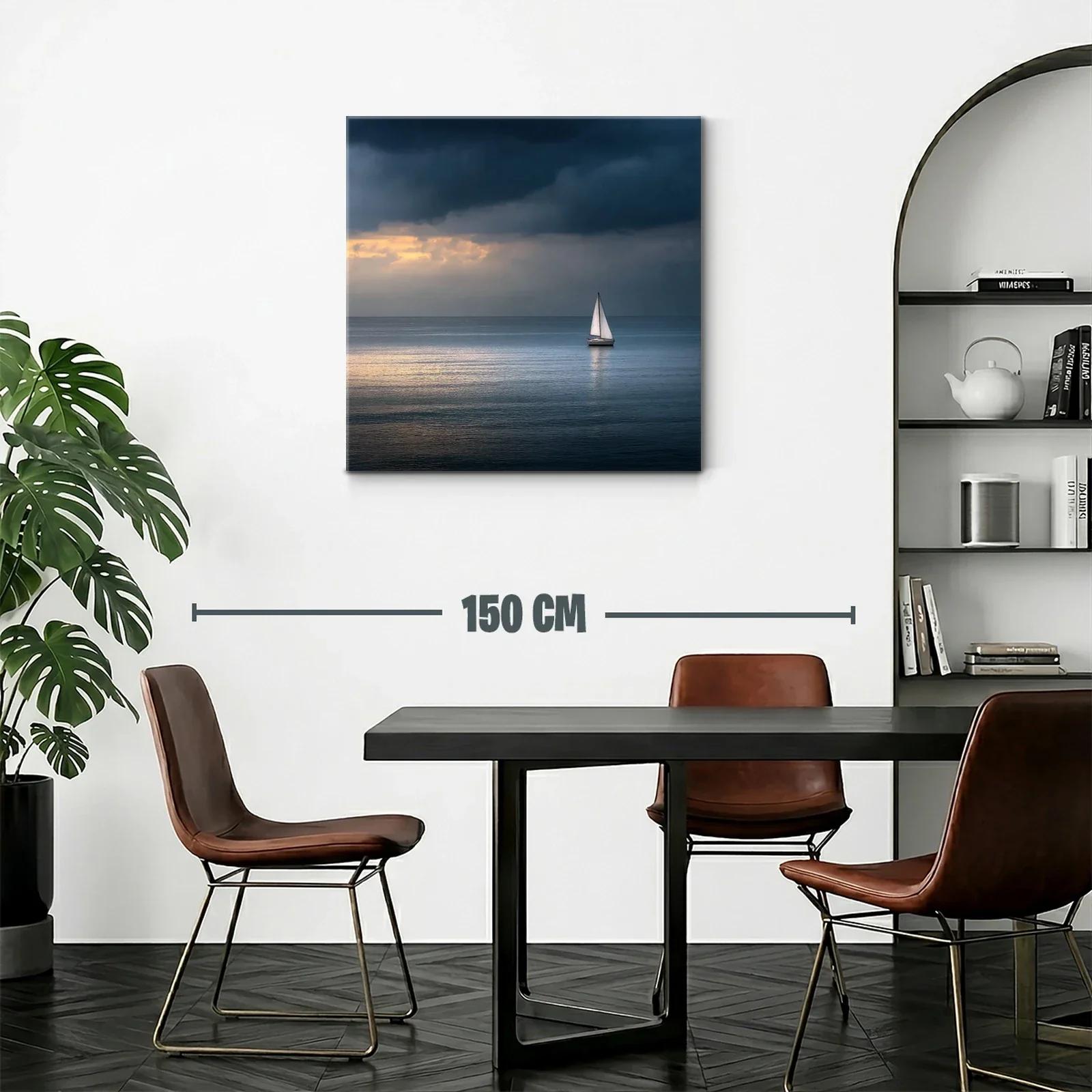 Velero solitario en mar tranquilo al atardecer — miniatura 2