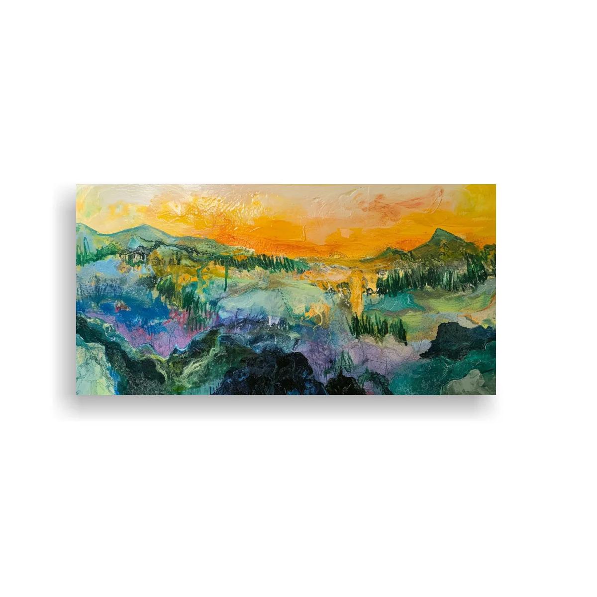 Cuadro paisaje de montaña al atardecer con agua y vegetación