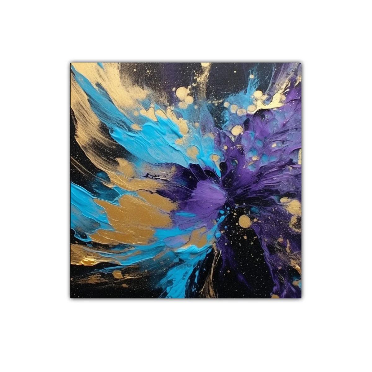 Explosión abstracta en tonalidades moradas y doradas