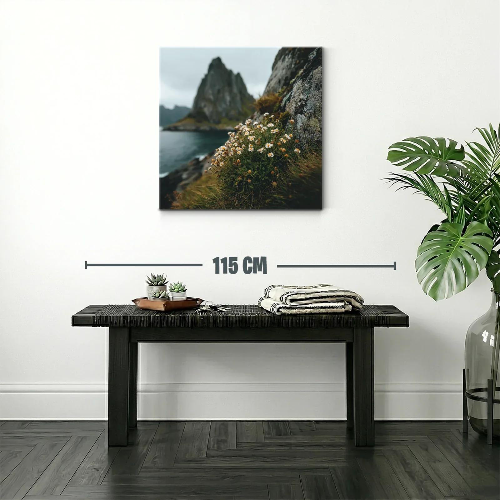 Flores silvestres junto al mar y acantilados brumosos — miniatura 2