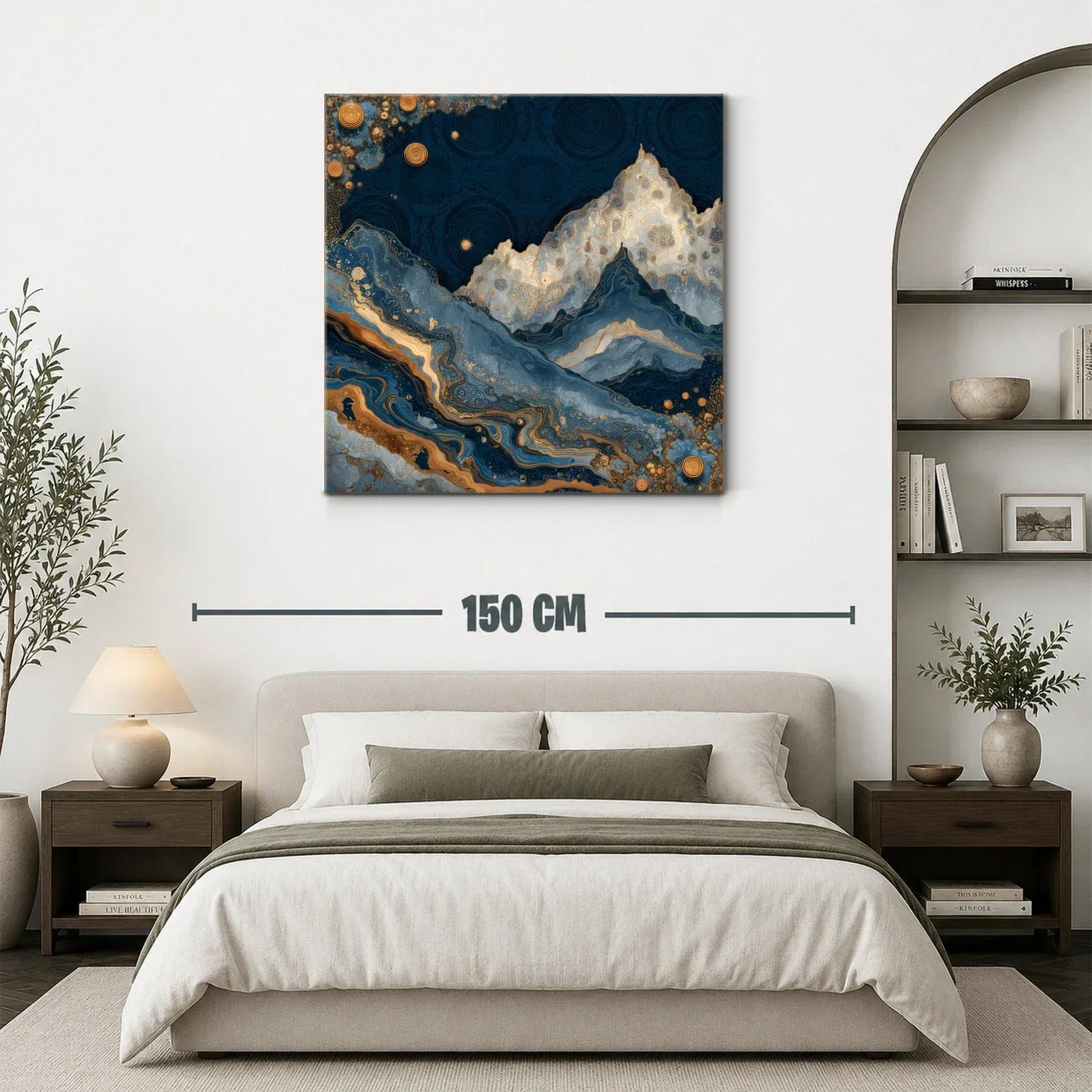 Montañas abstractas con destellos dorados y azul profundo — miniatura 3