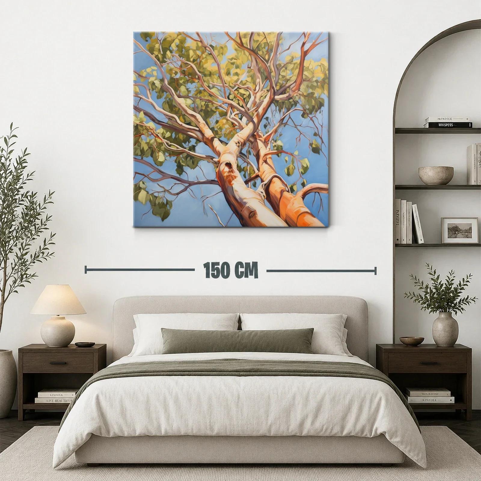 Árbol con ramas extendidas y follaje verde bajo cielo azul — miniatura 3