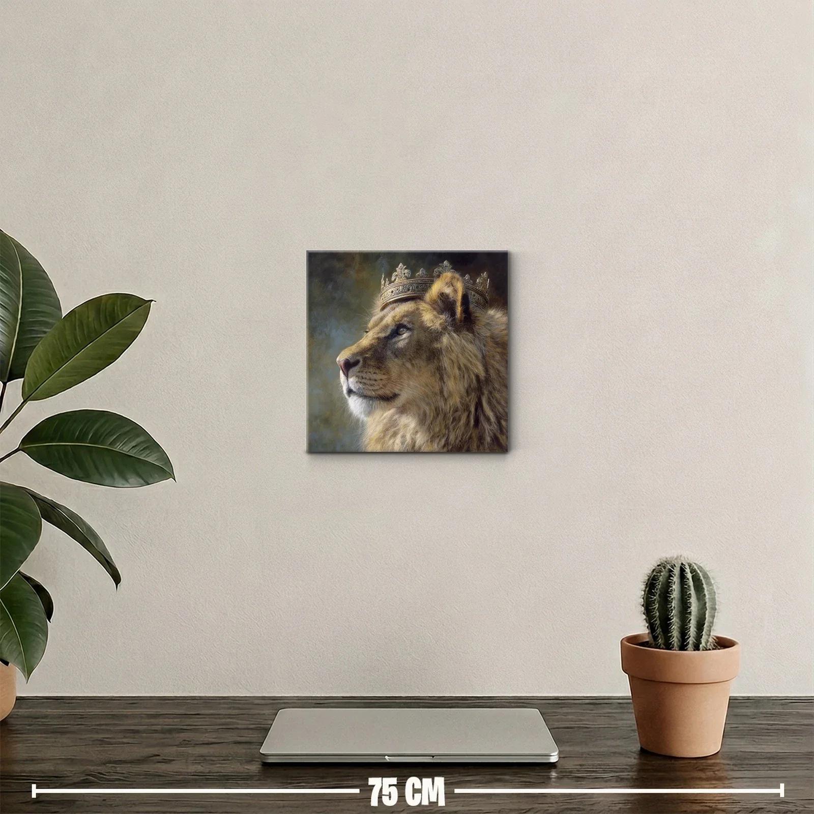 Retrato majestuoso de león con corona dorada — miniatura 2