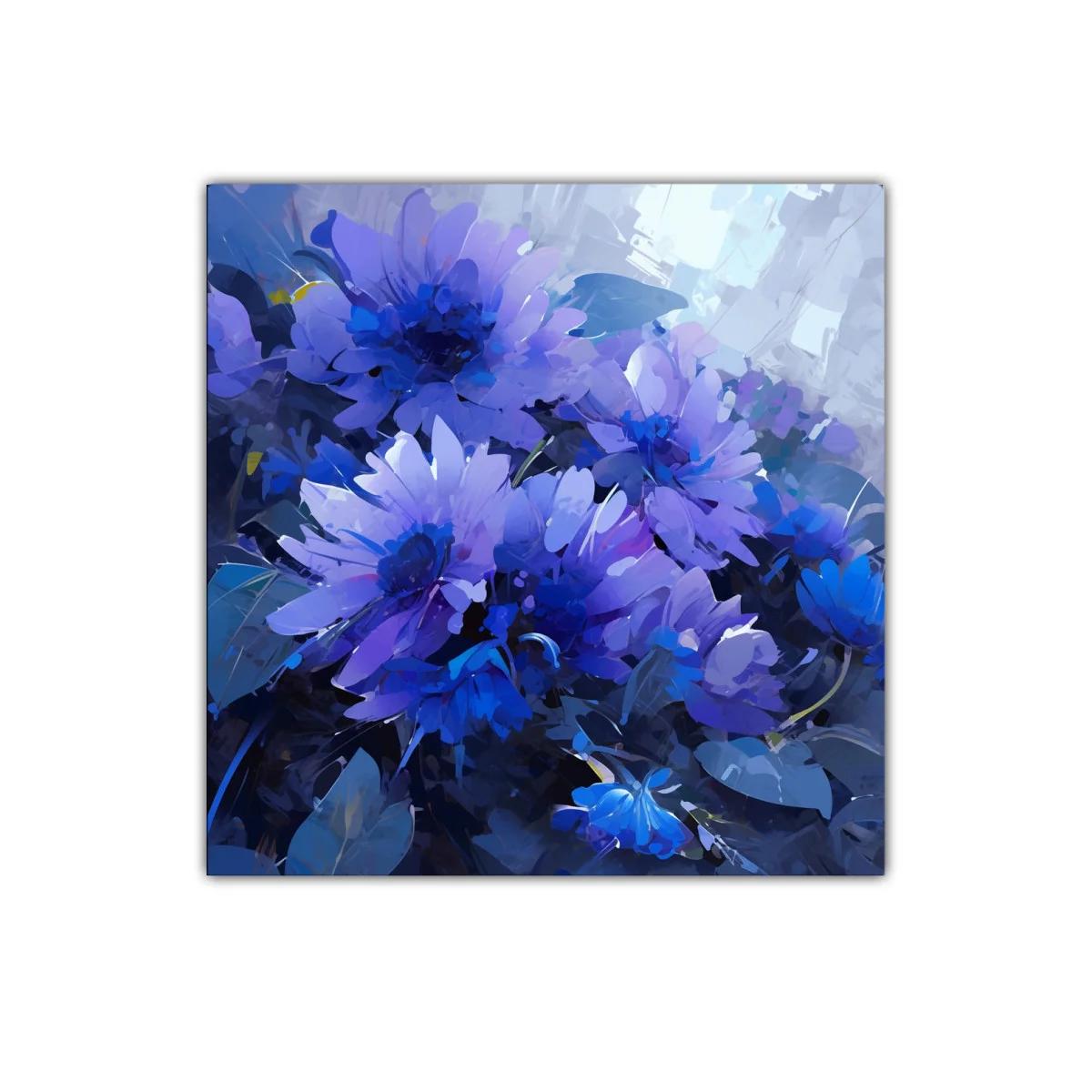 Composición floral con flores en tonos azul y lila — imagen principal