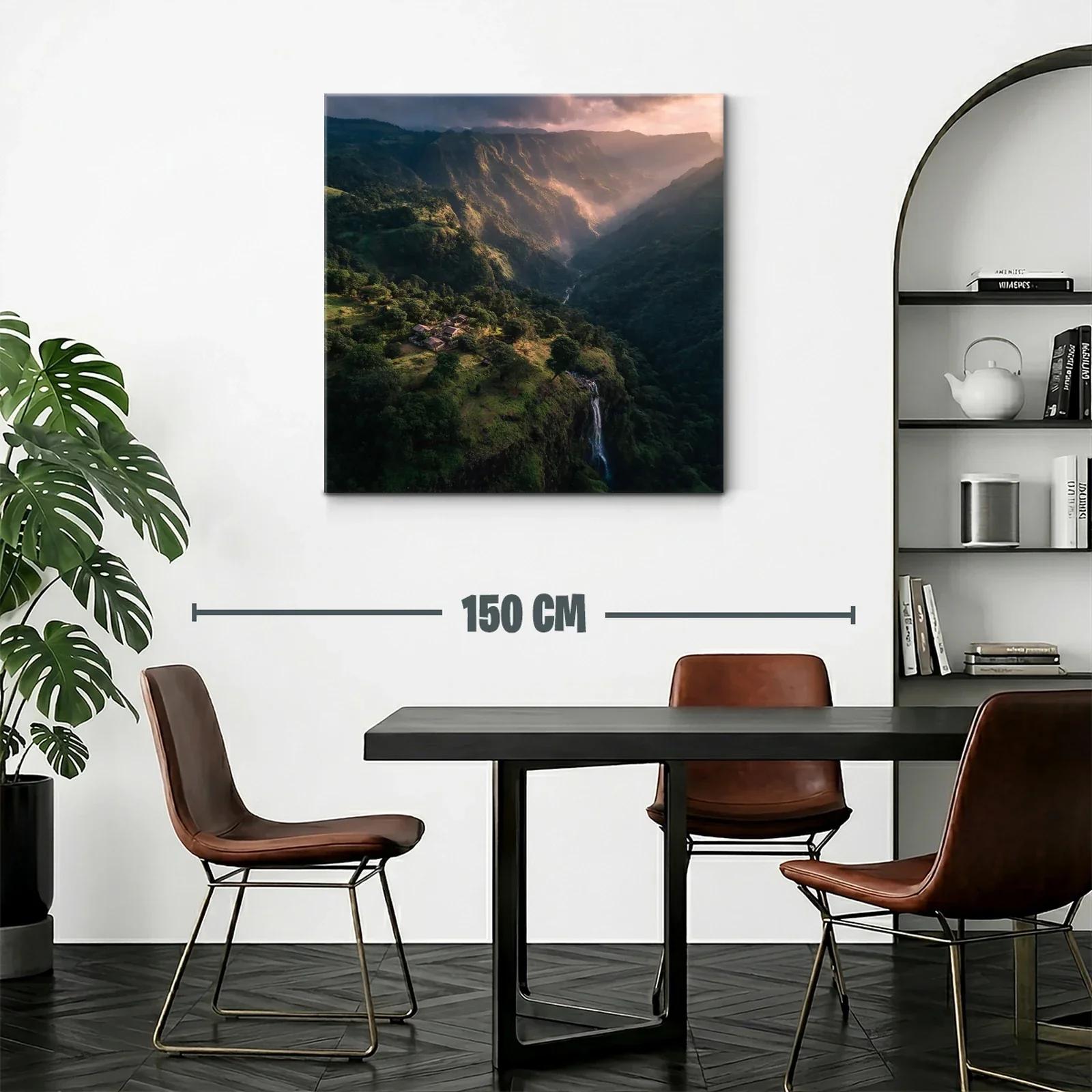 Paisaje montañoso con cascada al atardecer — miniatura 2